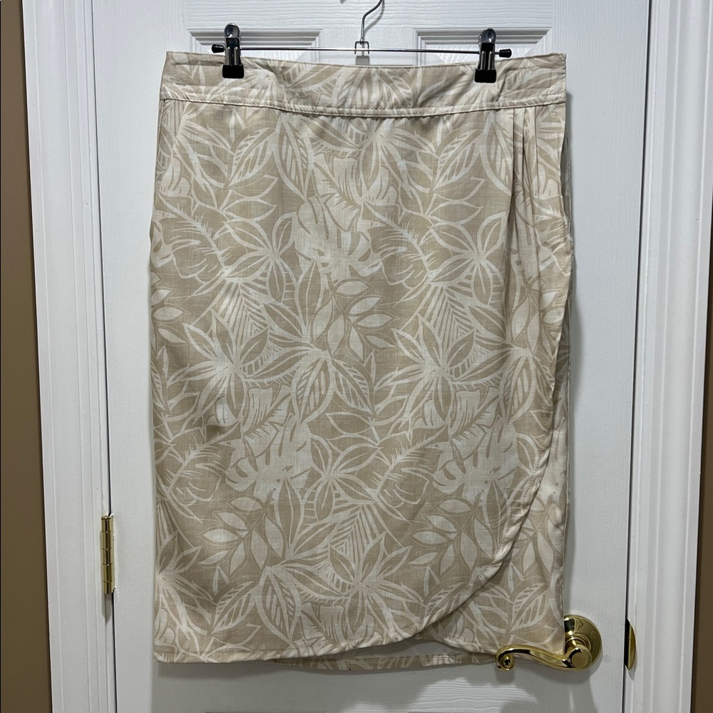 Ripskirt Wrap Skirt Length 3 with pockets, Aloha Sand tan print, size L